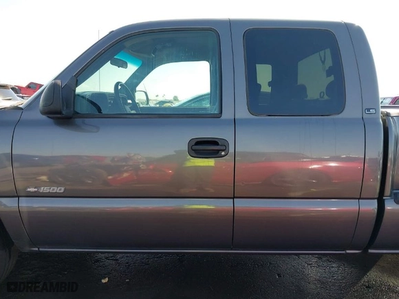2001 Chevrolet Silverado 1500 LS with VIN 2GCEC19V411309090, listed as a IAAI auction lot 41693056 with 174,262 mi miles. Bid and sale history available at carsss.com. Image 14.