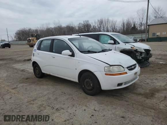 2008 Chevrolet Aveo LS z VIN KL1TD66618B059937, wystawiony jako Copart lot #44467395 z przebiegiem 52 360 mil mil oraz Tytuł czysty. Historia ofert i sprzedaży dostępna na DreamBid. Obrazek 4.