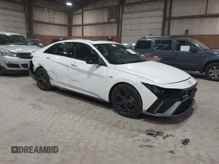 2025 Hyundai Elantra N Line z VIN KMHLR4DF6SU867998, wystawiony jako IAAI lot #41814806 z przebiegiem 4 892 mil mil oraz . Historia ofert i sprzedaży dostępna na DreamBid. Obrazek 1.