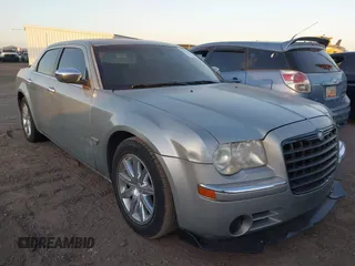 2006 Chrysler 300 C z VIN 2C3KA63H76H409115, wystawiony jako IAAI lot #42276229 z przebiegiem 153 248 mil mil oraz . Historia ofert i sprzedaży dostępna na DreamBid. Obrazek 6.