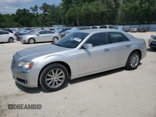 2012 Chrysler 300 Limited z VIN 2C3CCACG4CH249716, wystawiony jako Copart lot #55985435 z przebiegiem 93 756 mil mil oraz Szkody całkowita. Historia ofert i sprzedaży dostępna na DreamBid. Obrazek 1.