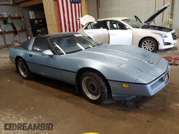 1984 Chevrolet Corvette z VIN 1G1AY0788E5113478, wystawiony jako Copart lot #60860615 z przebiegiem Nie podano mil oraz Czysty tytuł • Clean title. Historia ofert i sprzedaży dostępna na DreamBid. Obrazek 4.