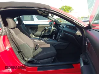 2017 Ford Mustang V6 z VIN 1FATP8EM8H5322747, wystawiony jako IAAI lot #42277084 z przebiegiem 67 293 mil mil oraz . Historia ofert i sprzedaży dostępna na DreamBid. Obrazek 5.