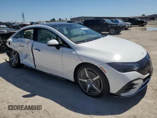 2024 Mercedes-Benz EQE 350+ z VIN W1KEG2BB4RF060472, wystawiony jako Copart lot #48730115 z przebiegiem 1 090 mil mil oraz Szkoda całkowita • Salvage title. Historia ofert i sprzedaży dostępna na DreamBid. Obrazek 4.