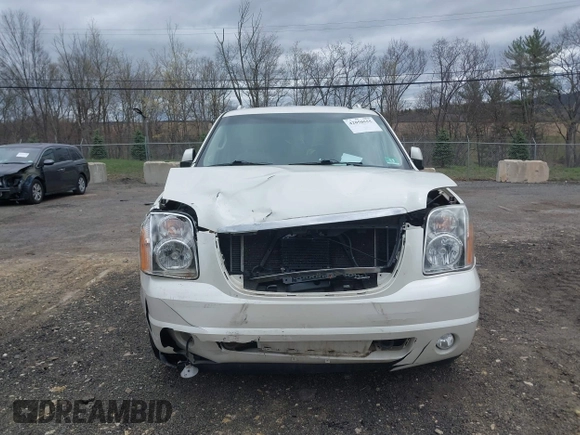 2011 GMC Yukon XL Denali z VIN 1GKS2MEF7BR271728, wystawiony jako IAAI lot #42050555 z przebiegiem 251 752 mil mil oraz . Historia ofert i sprzedaży dostępna na DreamBid. Obrazek 6.