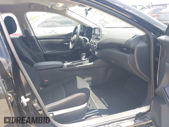 2025 Nissan Sentra SV z VIN 3N1AB8CV7SY292715, wystawiony jako IAAI lot #42441271 z przebiegiem 5 623 mil mil oraz . Historia ofert i sprzedaży dostępna na DreamBid. Obrazek 5.