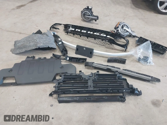 2025 Ford Bronco Outer Banks с VIN 1FMEE8BPXSLA68836, выставлен на аукционе IAAI как лот 42518156 с пробегом 287 миль миль и . История ставок и продаж доступна на DreamBid. Изображение 12.