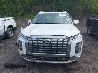 2025 Hyundai Palisade Calligraphy z VIN KM8R74GE8SU828199, wystawiony jako IAAI lot #41939641 z przebiegiem 16 939 mil mil oraz . Historia ofert i sprzedaży dostępna na DreamBid. Obrazek 6.