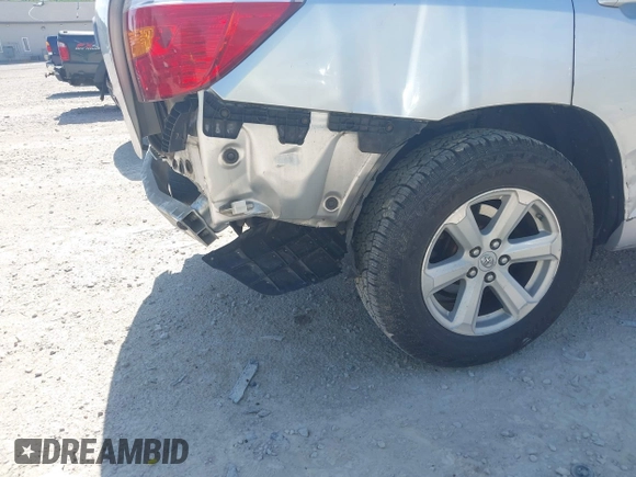 2010 Toyota Highlander with VIN 5TDZK3EH9AS015841, listed as a IAAI auction lot 42297683 with 262,617 mi miles and . Bid and sale history available at DreamBid. Image 6.