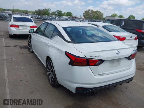 2021 Nissan Altima SR with VIN 1N4BL4CV8MN366334, listed as a IAAI auction lot 41960990 with 119,977 mi miles and . Bid and sale history available at carsss.com. Image 3.