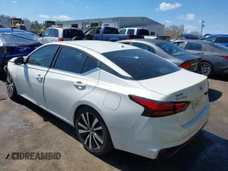 2019 Nissan Altima 2.5 SR with VIN 1N4BL4CV7KC169504, listed as a IAAI auction lot 41891687 with 88,906 mi miles. Bid and sale history available at carsss.com. Image 3.
