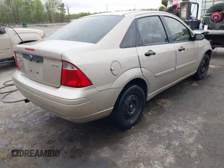 2006 Ford Focus S with VIN 1FAFP34N16W150966, listed as a IAAI auction lot 42038422 with 162,052 mi miles and . Bid and sale history available at carsss.com. Image 4.