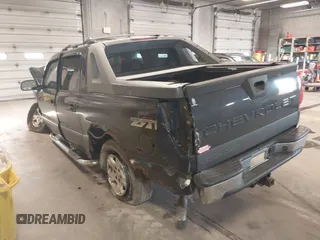 2004 Chevrolet Avalanche Z71 with VIN 3GNEK12T04G158487, listed as a IAAI auction lot 41794201 with 197,344 mi miles. Bid and sale history available at carsss.com. Image 3.