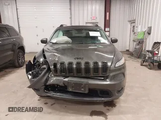 2018 Jeep Cherokee Latitude Tech Connect with VIN 1C4PJMCB4JD543507, listed as a IAAI auction lot 42001651 with 110,973 mi miles. Bid and sale history available at carsss.com. Image 12.
