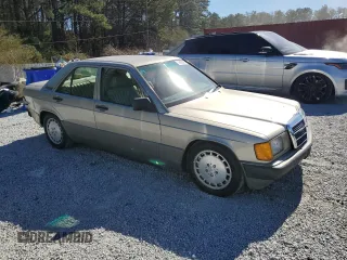 1990 Mercedes-Benz 190 z VIN WDBDA29D9LF688953, wystawiony jako Copart lot #46158085 z przebiegiem 158 923 mil mil oraz Nie do naprawy. Historia ofert i sprzedaży dostępna na DreamBid. Obrazek 4.