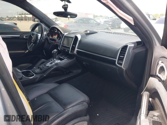 2016 Porsche Cayenne GTS z VIN WP1AD2A27GLA76018, wystawiony jako IAAI lot #42209515 z przebiegiem 49 432 mil mil oraz . Historia ofert i sprzedaży dostępna na DreamBid. Obrazek 5.
