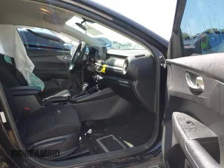 2021 Kia Forte LXS z VIN 3KPF24ADXME368759, wystawiony jako IAAI lot #41864100 z przebiegiem 75 404 mil mil oraz . Historia ofert i sprzedaży dostępna na DreamBid. Obrazek 5.