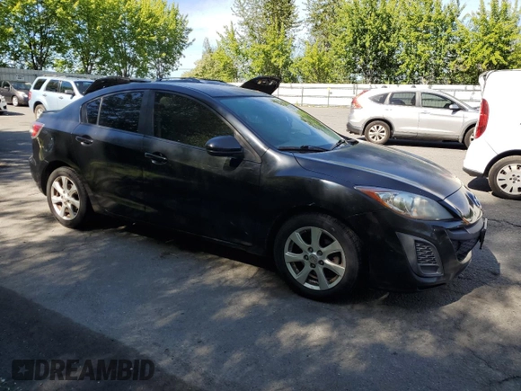 2011 Mazda 3 i Touring z VIN JM1BL1VG9B1359310, wystawiony jako Copart lot #58914225 z przebiegiem 144 919 mil mil oraz Czysty tytuł • Clean title. Historia ofert i sprzedaży dostępna na DreamBid. Obrazek 4.