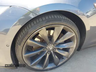 2014 Tesla Model S 60 с VIN 5YJSA1H15EFP65285, выставлен на аукционе IAAI как лот 42297394 с пробегом 178 866 миль миль и . История ставок и продаж доступна на DreamBid. Изображение 6.