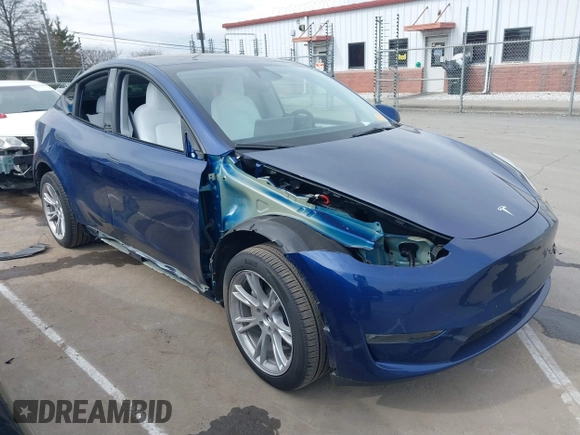 2024 Tesla Model Y Long Range z VIN 7SAYGDEE9RA244657, wystawiony jako IAAI lot #41694621 z przebiegiem 12 991 mil mil oraz . Historia ofert i sprzedaży dostępna na DreamBid. Obrazek 14.