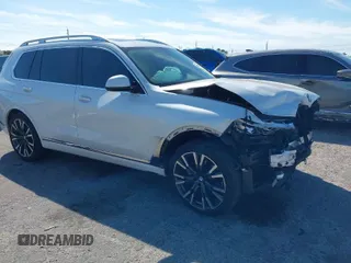 2020 BMW X7 xDrive40i with VIN 5UXCW2C00L9A03002, listed as a IAAI auction lot 41856130 with 33,713 mi miles. Bid and sale history available at carsss.com. Image 1.
