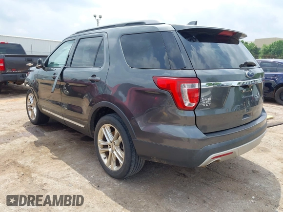 2017 Ford Explorer XLT with VIN 1FM5K7D82HGA76097, listed as a IAAI auction lot 42242169 with Not provided miles and . Bid and sale history available at DreamBid. Image 3.