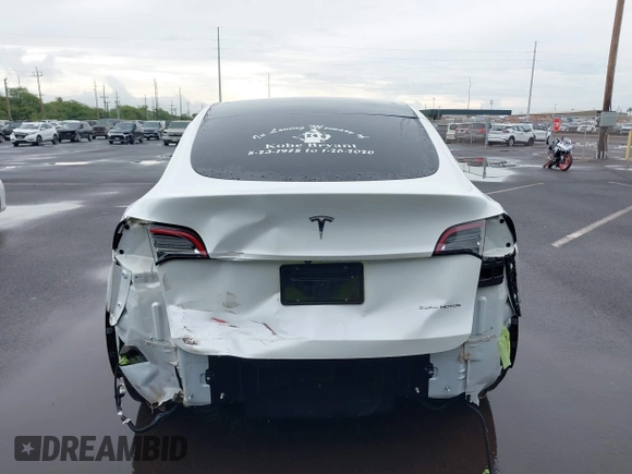 2020 Tesla Model Y Long Range z VIN 5YJYGDEE3LF043800, wystawiony jako IAAI lot #41590220 z przebiegiem 62 341 mil mil oraz . Historia ofert i sprzedaży dostępna na DreamBid. Obrazek 17.