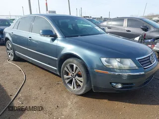 2006 Volkswagen Phaeton z VIN WVWAF03D168000214, wystawiony jako IAAI lot #41935384 z przebiegiem 80 641 mil mil oraz . Historia ofert i sprzedaży dostępna na DreamBid. Obrazek 1.