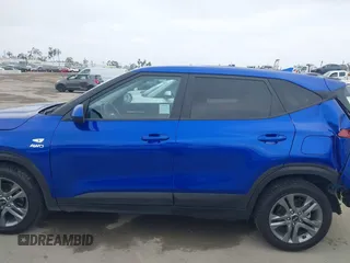 2021 Kia Seltos LX z VIN KNDEPCAA9M7076887, wystawiony jako IAAI lot #42346594 z przebiegiem 39 497 mil mil oraz . Historia ofert i sprzedaży dostępna na DreamBid. Obrazek 14.