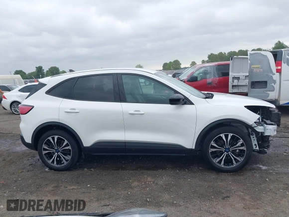2021 Ford Escape SE z VIN 1FMCU0G6XMUB32625, wystawiony jako IAAI lot #42279918 z przebiegiem 93 646 mil mil oraz . Historia ofert i sprzedaży dostępna na DreamBid. Obrazek 14.