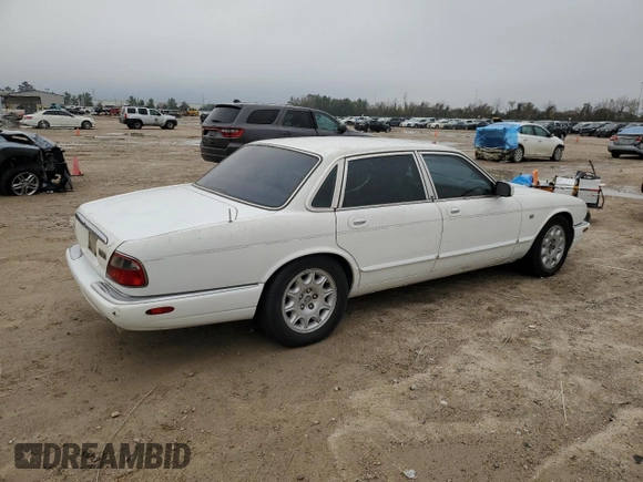 1998 Jaguar XJ with VIN SAJHX1248WC835728, listed as a Copart auction lot 86698244 with 116,768 mi miles and Clean title. Bid and sale history available at DreamBid. Image 3.