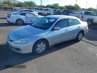 2007 Honda Accord LX z VIN 1HGCM56497A009813, wystawiony jako IAAI lot #42162974 z przebiegiem 81 513 mil mil oraz . Historia ofert i sprzedaży dostępna na DreamBid. Obrazek 2.
