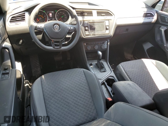 2018 Volkswagen Tiguan S z VIN 3VV1B7AXXJM109293, wystawiony jako Copart lot #55802845 z przebiegiem 49 821 mil mil oraz Szkoda całkowita • Salvage title. Historia ofert i sprzedaży dostępna na DreamBid. Obrazek 8.