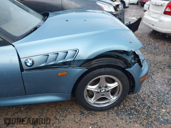 1997 BMW 3 Series 1.9L with VIN 4USCH7320VLB77355, listed as a IAAI auction lot 40758066 with 157,548 mi miles. Bid and sale history available at carsss.com. Image 6.