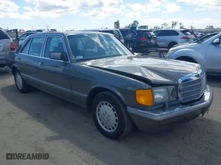 1991 Mercedes-Benz 420 Series 420SEL with VIN WDBCA35E0MA580834, listed as a IAAI auction lot 41949794 with 30,413 mi miles. Bid and sale history available at carsss.com. Image 1.