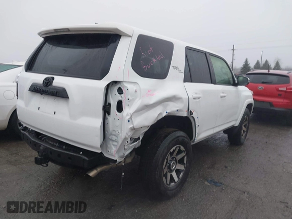 2024 Toyota 4Runner TRD Off Road z VIN JTERU5JR5R6267713, wystawiony jako IAAI lot #41096138 z przebiegiem 2 925 mil mil oraz . Historia ofert i sprzedaży dostępna na DreamBid. Obrazek 4.