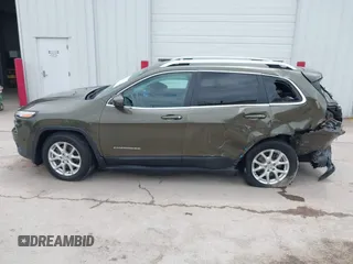 2016 Jeep Cherokee Latitude z VIN 1C4PJMCB6GW142747, wystawiony jako IAAI lot #42335016 z przebiegiem 95 085 mil mil oraz . Historia ofert i sprzedaży dostępna na DreamBid. Obrazek 14.