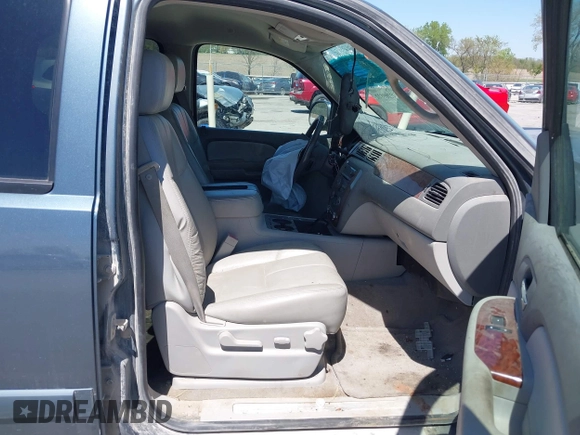 2008 Chevrolet Tahoe 3LT with VIN 1GNFK13008J136325, listed as a IAAI auction lot 42209822 with 196,335 mi miles and . Bid and sale history available at DreamBid. Image 5.
