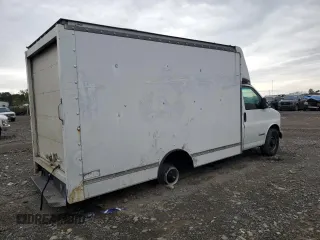 2002 Chevrolet Express Commercial E23 with VIN 1GBHG31R021196049, listed as a Copart auction lot 71881934 with Not Provided miles and Salvage Title. Bid and sale history available at carsss.com. Image 3.