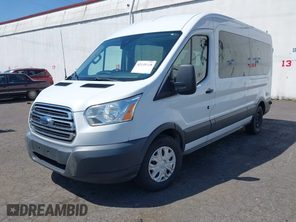 2015 Ford Transit Passenger XL z VIN 1FBAX2CG7FKA75719, wystawiony jako IAAI lot #42135118 z przebiegiem Nie podano mil oraz . Historia ofert i sprzedaży dostępna na DreamBid. Obrazek 2.