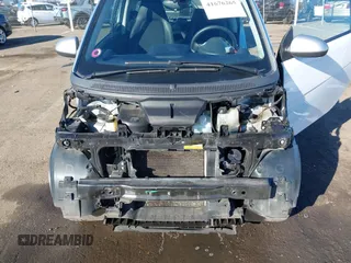 2015 Smart fortwo Passion z VIN WMEEJ3BA7FK805194, wystawiony jako IAAI lot #41676265 z przebiegiem 47 096 mil mil oraz . Historia ofert i sprzedaży dostępna na DreamBid. Obrazek 10.