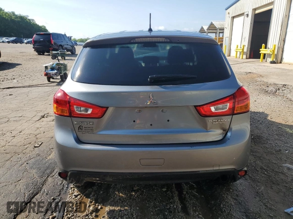 2015 Mitsubishi Outlander ES z VIN 4A4AP3AUXFE054428, wystawiony jako Copart lot #55333135 z przebiegiem 167 823 mil mil oraz Szkoda całkowita • Salvage title. Historia ofert i sprzedaży dostępna na DreamBid. Obrazek 6.