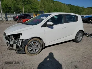 2012 Chevrolet Sonic LS z VIN 1G1JA6SH5C4208565, wystawiony jako Copart lot #56193405 z przebiegiem 53 236 mil mil oraz Szkoda całkowita • Salvage title. Historia ofert i sprzedaży dostępna na DreamBid. Obrazek 1.