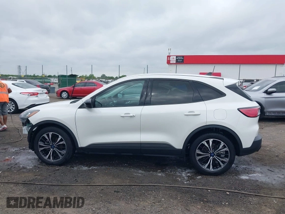 2021 Ford Escape SE z VIN 1FMCU0G6XMUB32625, wystawiony jako IAAI lot #42279918 z przebiegiem 93 646 mil mil oraz . Historia ofert i sprzedaży dostępna na DreamBid. Obrazek 15.