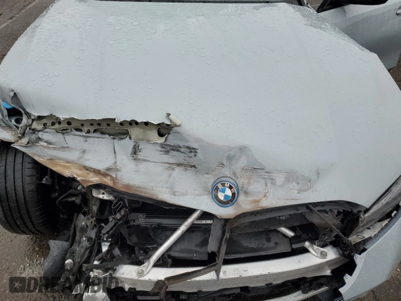 2023 BMW 3 Series 330e xDrive with VIN 3MW39FS05P8C89800, listed as a Copart auction lot 44342255 with 19,562 mi miles and Salvage Title. Bid and sale history available at carsss.com. Image 11.