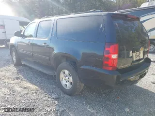 2013 Chevrolet Suburban LT with VIN 1GNSCJE03DR237220, listed as a IAAI auction lot 41904698 with 372,811 mi miles. Bid and sale history available at carsss.com. Image 3.