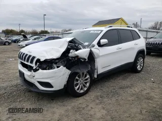 2020 Jeep Cherokee Latitude с VIN 1C4PJLCB4LD543892, выставлен на аукционе Copart как лот 47967535 с пробегом 54 415 миль миль и Списание • Salvage title. История ставок и продаж доступна на DreamBid. Изображение 1.