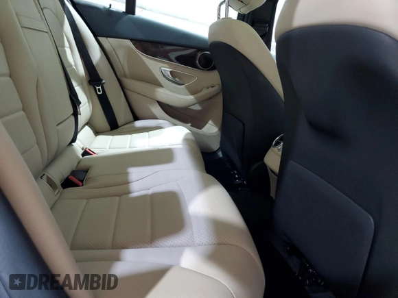 2019 Mercedes-Benz C 300 z VIN 55SWF8EB4KU313072, wystawiony jako Copart lot #63471715 z przebiegiem 51 829 mil mil oraz Szkoda całkowita • Salvage title. Historia ofert i sprzedaży dostępna na DreamBid. Obrazek 10.