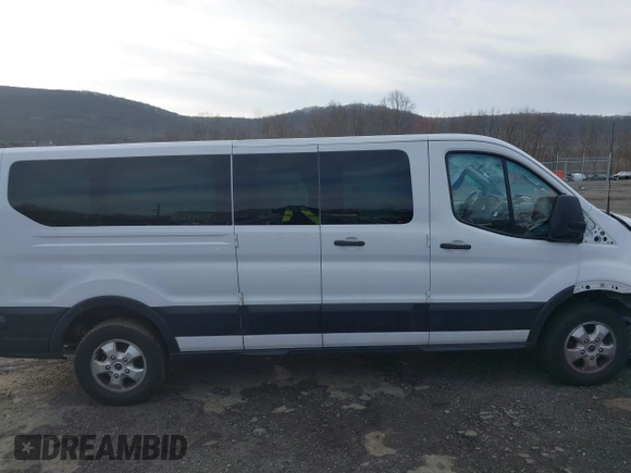 2019 Ford Transit Passenger XL z VIN 1FBZX2ZM2KKB63281, wystawiony jako IAAI lot #41859263 z przebiegiem 39 294 mil mil oraz . Historia ofert i sprzedaży dostępna na DreamBid. Obrazek 13.