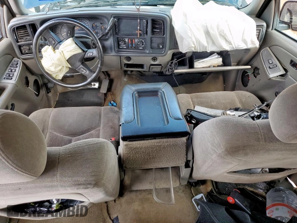 2004 Chevrolet Suburban LS with VIN 3GNEC16Z34G128184, listed as a Copart auction lot 60914515 with Not provided miles and Salvage title. Bid and sale history available at DreamBid. Image 8.